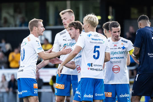 Värnamos spelare jublar
