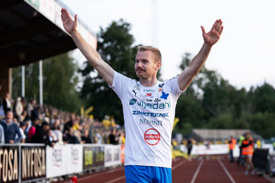 Värnamos Freddy Winsth jublar