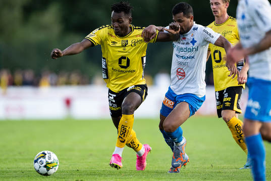 Elfsborgs Jalal Abdullai och Värnamos Wenderson Oliveira