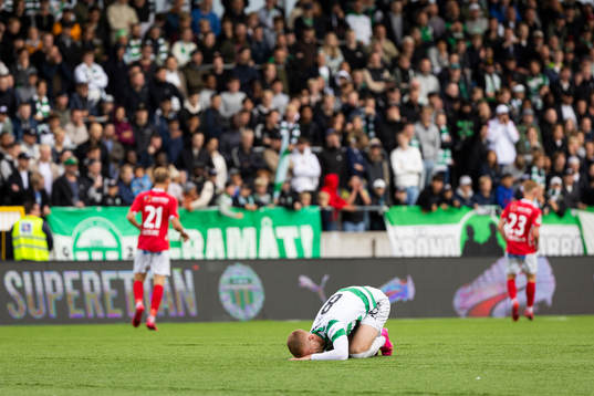 Västerås SKs Daniel Ask har ont