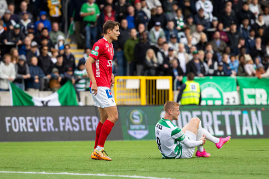 Västerås SKs Daniel Ask har ont