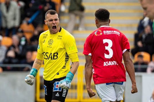 Brages målvakt Andre Bernardini och Eirik Asante Gayi