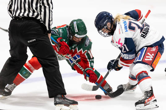 Frölundas Jennifer Carlsson tekar mot Linköpings Madelen