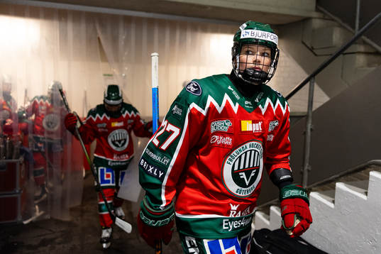 Frölundas Linnéa Pettersson Dove innan träningsmatchen i