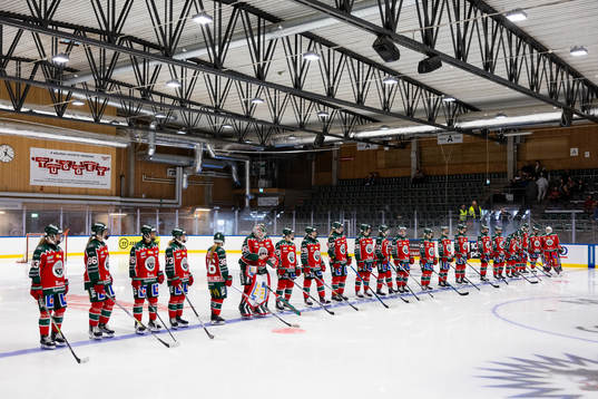 Frölundas spelare på line up innan träningsmatchen i