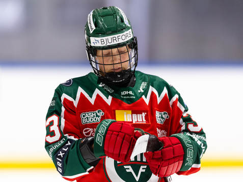 Frölundas Michelle Karvinen innan träningsmatchen i