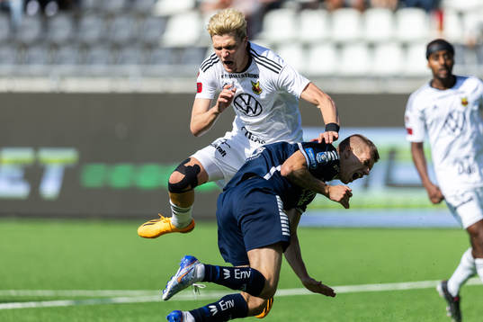 Östersunds Myroslav Mazur och Utsiktens Lucas Hedlund