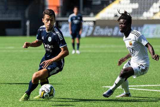 Utsiktens Predrag Randelovic och Östersunds Yannick Armel