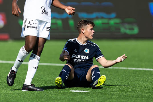 Utsiktens Albin Skoglund reagerar