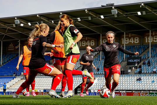 Örebros spelare värmer upp