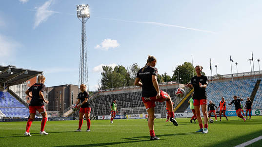 Örebros spelare värmer upp