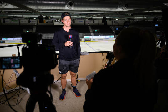 Timrås Filip Hållander i intervju med expressens Jennifer