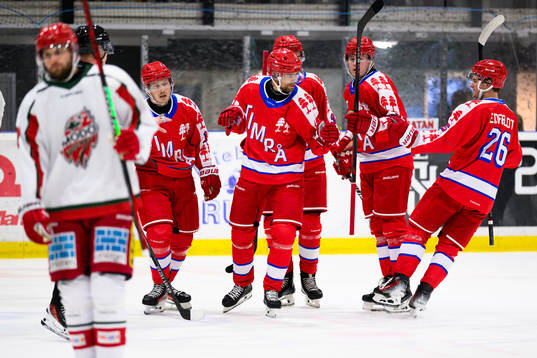 Timrås Emil Pettersson jublar
