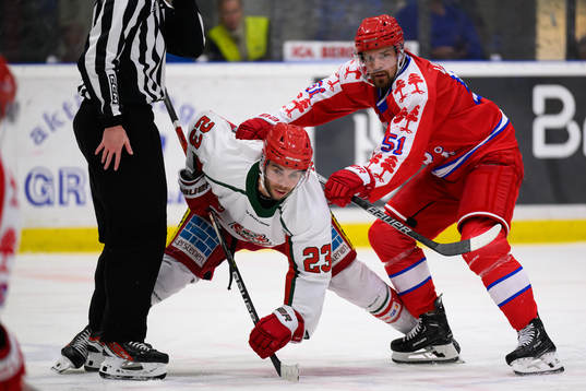 Modos Josh Dickinson och Timrås Anton Lander