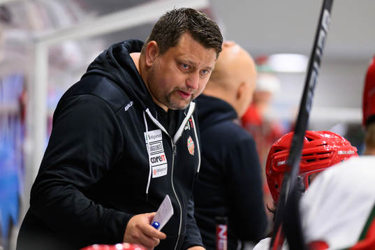 Modos tränare Mattias Karlin