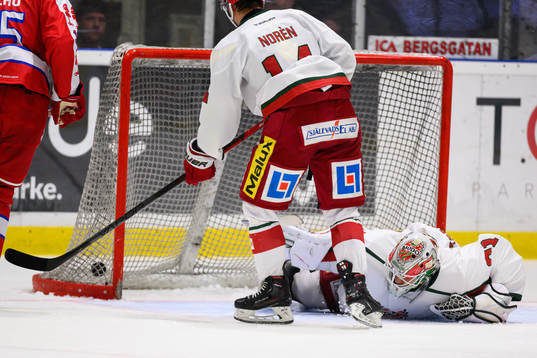 Modos målvakt Olle Eriksson Ek släpper in 1-4