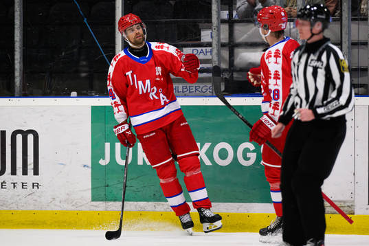 Timrås Emil Pettersson jublar