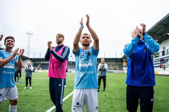 Gefles Christoffer Aspgren jublar