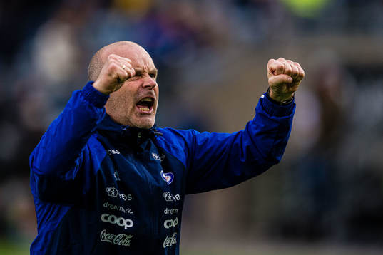 Geir Bakke, head coach of Vålerenga, celebrates