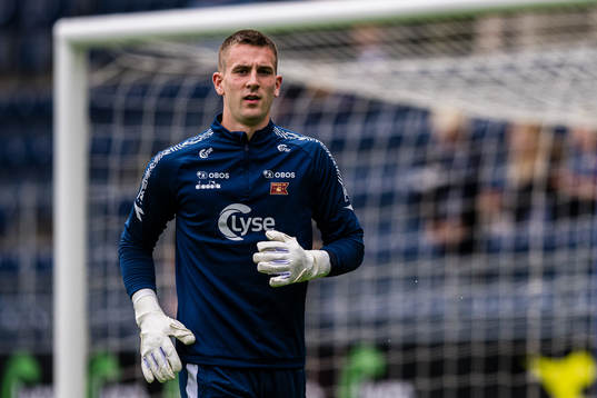 Patrik Gunnarsson of Viking warms up