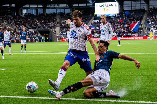Stefan Strandberg of Vålerenga and David Brekalo of Viking