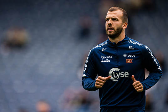 Zlatko Tripic of Viking warms up