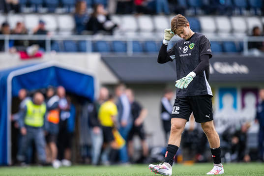 Jönköpings Södras målvakt David Celic deppar