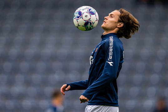 Markus Solbakken of Viking warms up