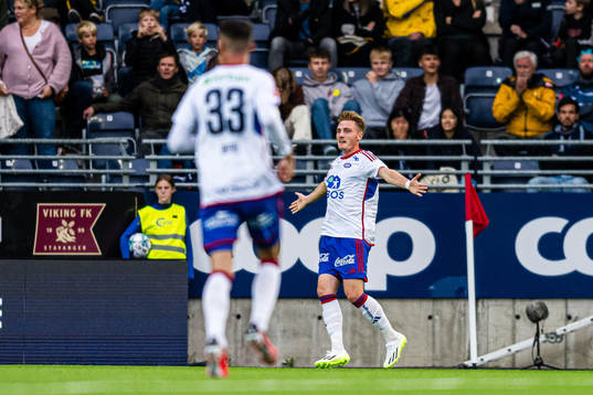 Christian Borchgrevink of Vålerenga celebrates
