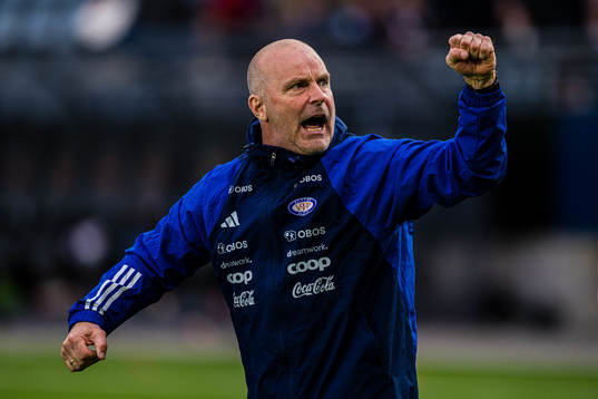 Geir Bakke, head coach of Vålerenga, celebrates