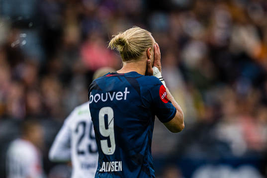 Lars-Jørgen Salvesen of Viking looks dejected
