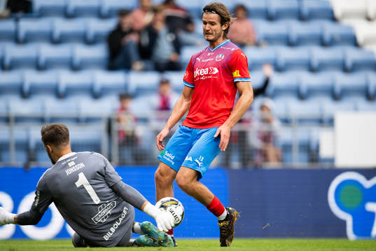 Helsingborgs Wilhelm Loeper framför GIF Sundsvalls