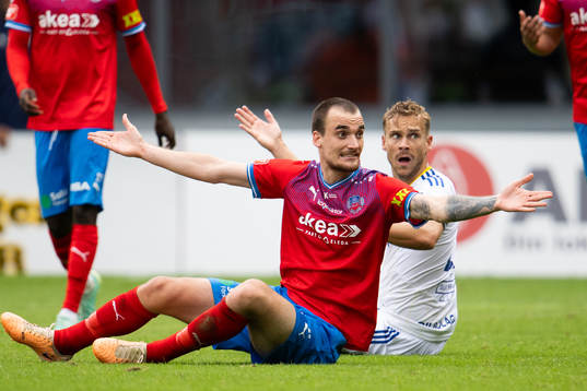 Helsingborgs Adam Hellborg agerar