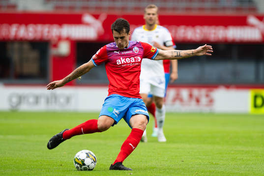 Helsingborgs Jon Birkfeldt skjuter