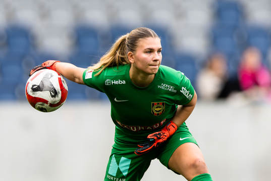Brommapojkarnas målvakt Anna Aurora Koivunen
