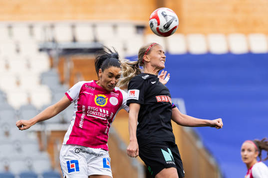 IK Uppsalas Maria Poli och Brommapojkarnas Elsa Karlsson