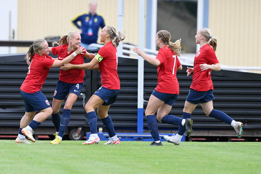 Norges Josefine Thorsnes Lefdal jublar