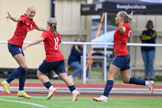 Norges Josefine Thorsnes Lefdal jublar