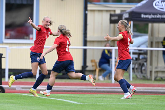 Norges Josefine Thorsnes Lefdal jublar