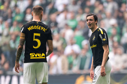 AIKs Alexander Milosevic och Jetmir Haliti deppar