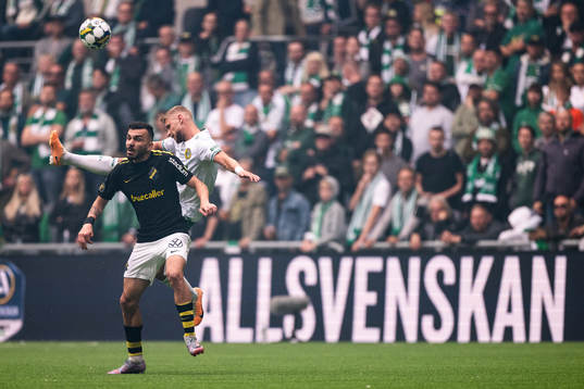 AIKs Ioannis Pittas och Hammarbys Simon Strand
