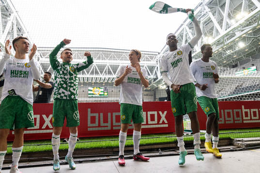 Hammarbys spelare jublar
