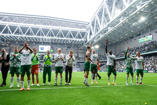 Hammarbys spelare jublar
