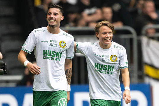 Hammarbys Viktor Djukanovic jublar med August Mikkelsen