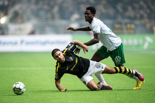 AIKs Omar Faraj och Hammarbys Nathaniel Adjei