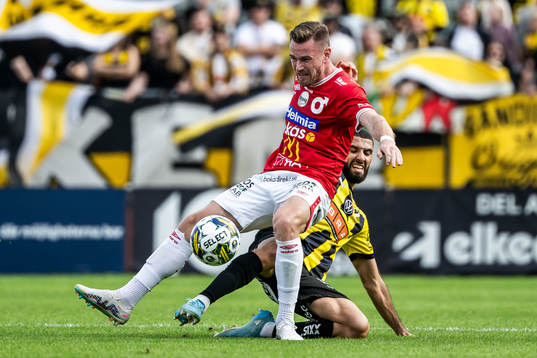 Degerfors Rasmus Örqvist och Häckens Aiham Ousou