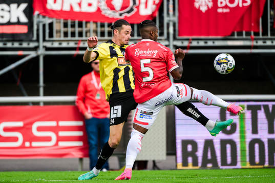 Häckens Amor Layouni och Degerfors Joseph - Claude Agyeman