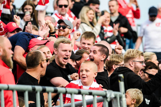 Degerfors supportrar jublar