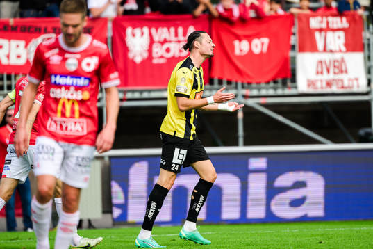 Häckens Amor Layouni deppar