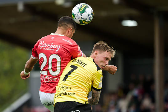 Degerfors Elyas Bouzaiene och Häckens Jacob Barret Laursen